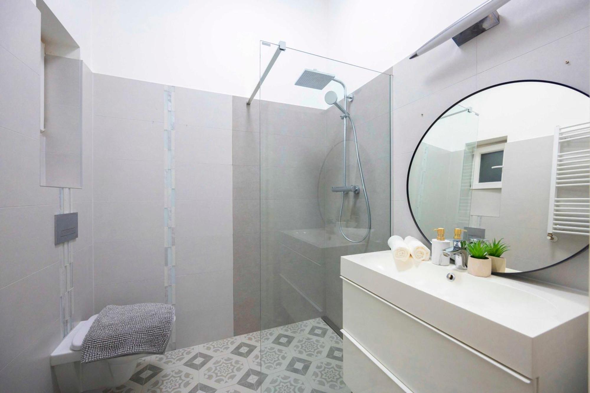Exclusive & Spacious Central Residence W/ 4Bedrm 2Bathrm Boedapest Buitenkant foto